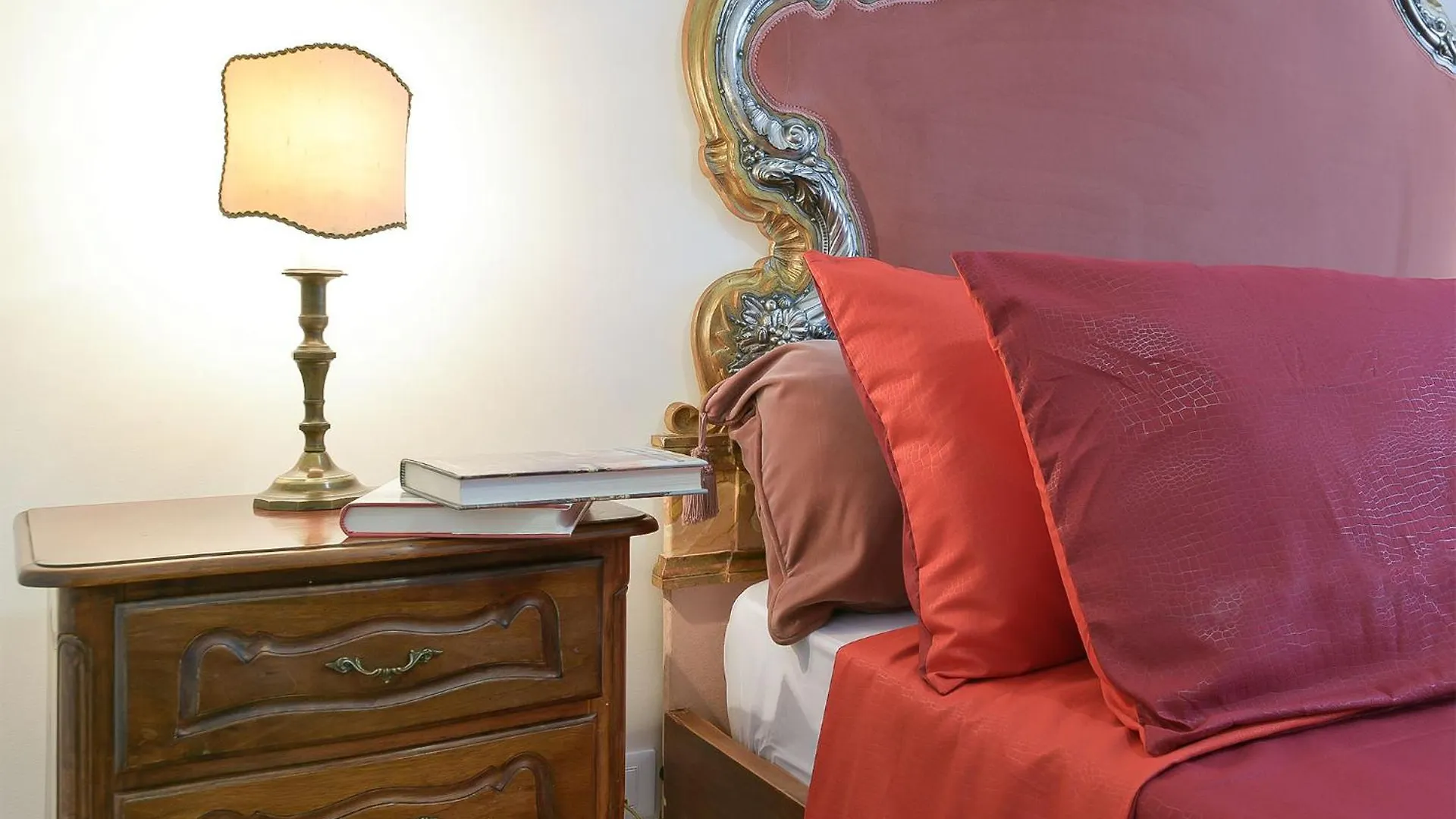 Queen Home Isabel Mestre Italy